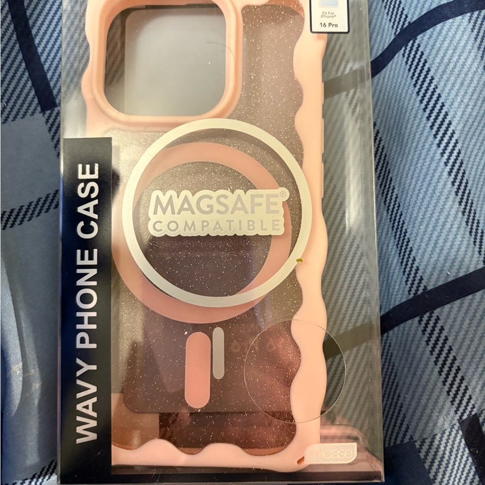 Incase Pink Wavy Phone Case for iPhone 16 Pro